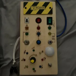 Zákazník C***a obdržel Montessori aktivní desku s LED světly.