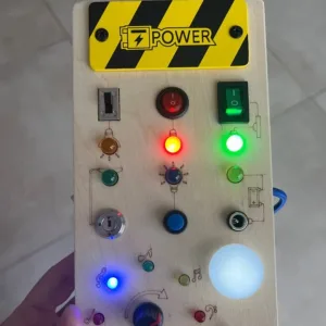 Obdržené Montessori Busy Board s LED světly od zákazníka N***e.