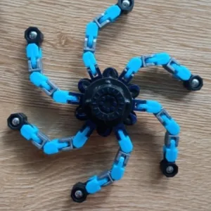 Obdržený transformovatelný robot fidget spinner od zákazníka V*****a.