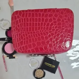 Received children's makeup toy Cosmetic set from customer J****e.