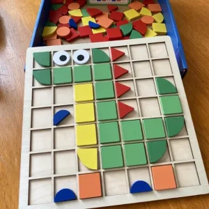 Obdržené dřevěné puzzle s geometrickými tvary od zákazníka T****e.