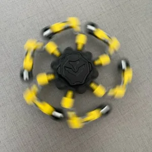 Od zákazníka J***a obdržený Transformovatelný Robot Fidget Spinner.