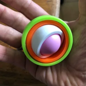 Obdrženo nekonečné převracení míčku prstový fidget spinner od zákazníka L****s.