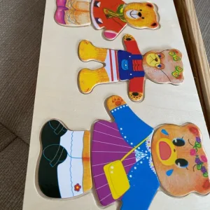 Obdržená dřevěná sada puzzle na převlékání od zákazníka E***a.