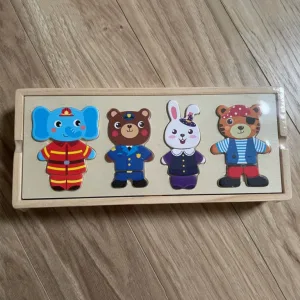 Obdržená dřevěná sada puzzle na převlékání od zákazníka C****e.