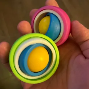 Zákazník J****n obdržel nekonečný Flip Ball Finger Fidget Spinner.