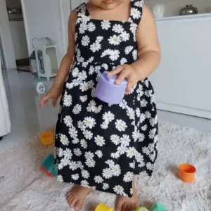 Obdržené šaty pro holčičky bez rukávů s květinovým potiskem od zákazníka T***e.