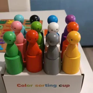 Obdržené panenky Peg v kelímcích Montessori pro třídění barev od zákazníka R***e.