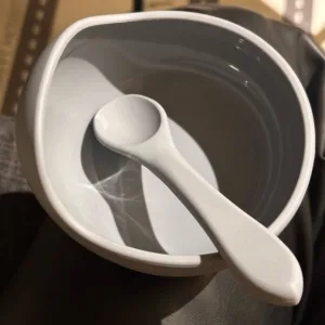 Customer L***n received a silicone suction bowl with a spoon.