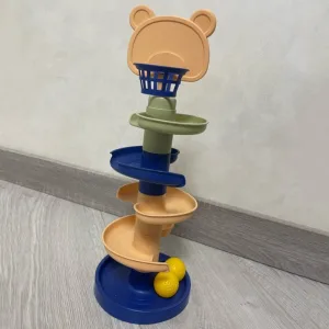 Zákazník J***e obdržel Montessori hračku s rotující dráhou a kutálícími se koulemi.
