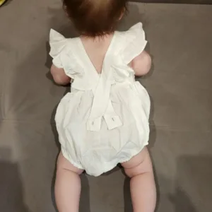 Received sleeveless overall for girls from customer K****n.