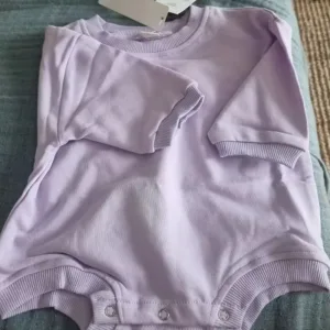 We received a cotton long-sleeve romper for a baby from customer S*****g.
